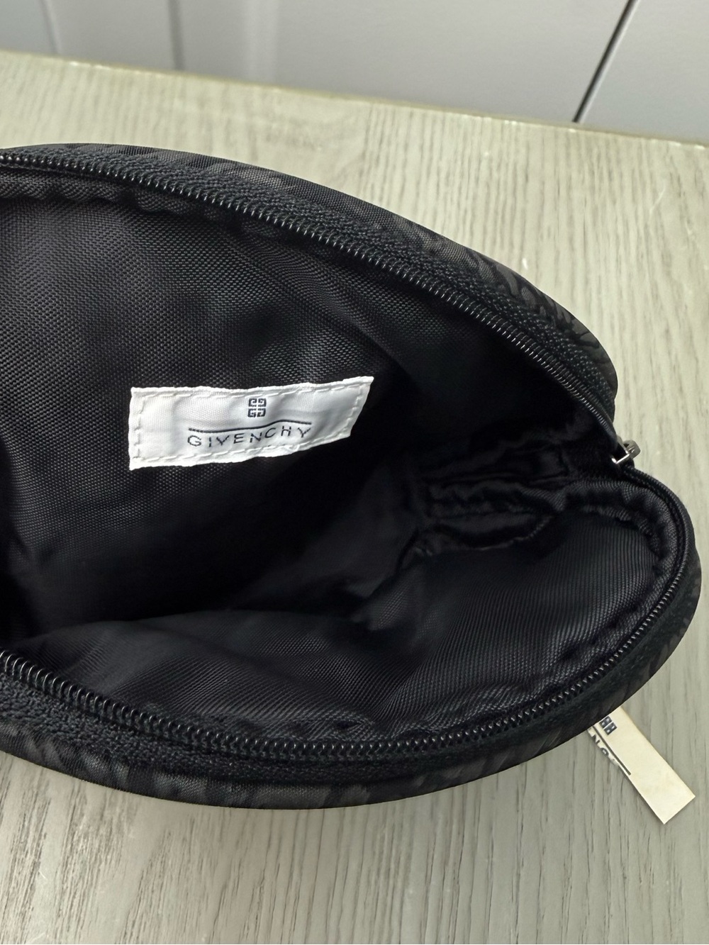 NWT Givenchy small Black Textured Round Makeup Pouch - Picture 4 of 6